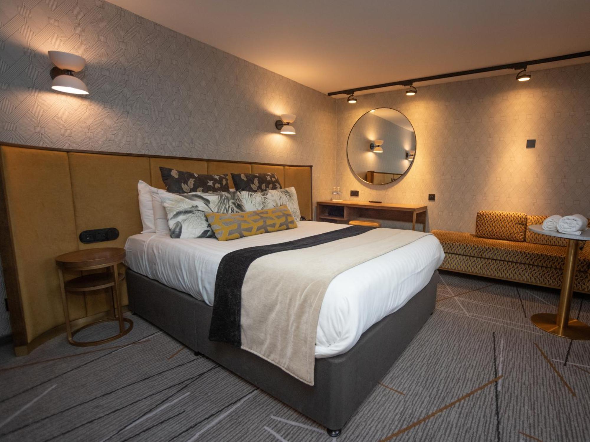 The Royal Toby Hotel 로치데일 외부 사진