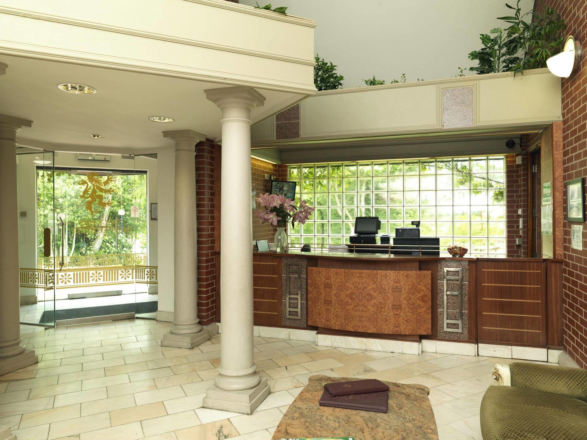 The Royal Toby Hotel 로치데일 외부 사진
